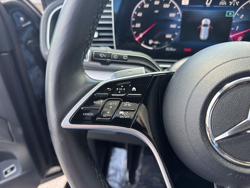 Used 2025 Mercedes-Benz GLS 450 4MATIC image 13
