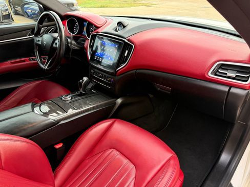 Used 2018 Maserati Ghibli image 47