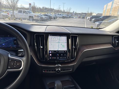 Used 2022 Volvo XC60 B5 Momentum w/ Climate Package image 27