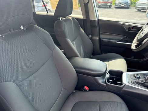 Used 2025 Toyota RAV4 LE AWD/4WD image 26
