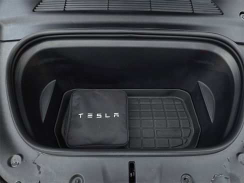 Used 2023 Tesla Model Y Long Range image 25