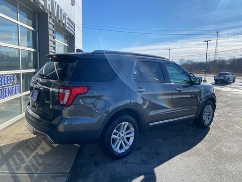 Used 2017 Ford Explorer XLT w/ Equipment Group 202A image 3