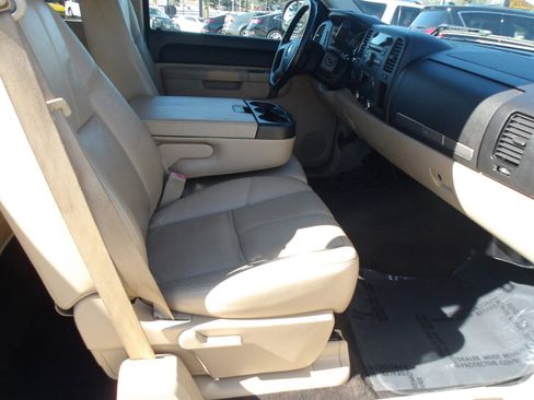 Used 2011 Chevrolet Silverado 1500 LT w/ Regional Value Package image 10