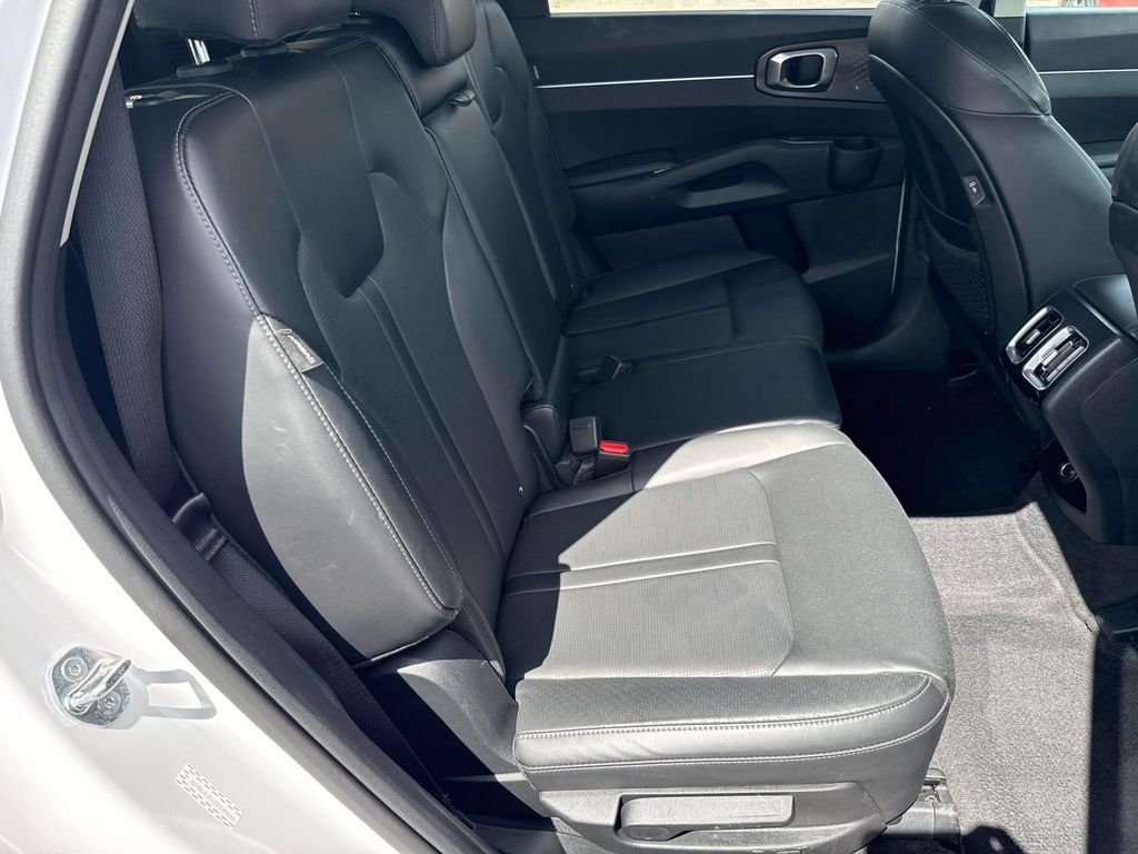 Certified 2025 Kia Sorento S FWD image 11