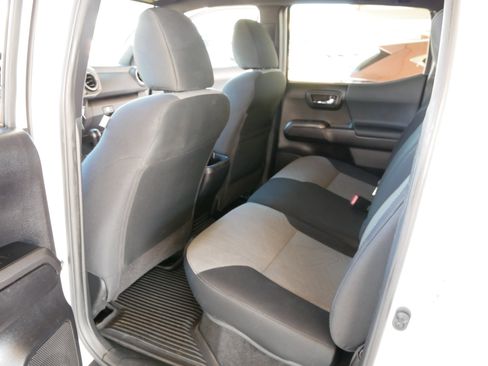 Used 2021 Toyota Tacoma TRD Off-Road w/ Technology Package image 22