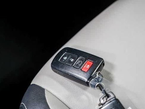 Certified 2018 Toyota RAV4 Limited image 30