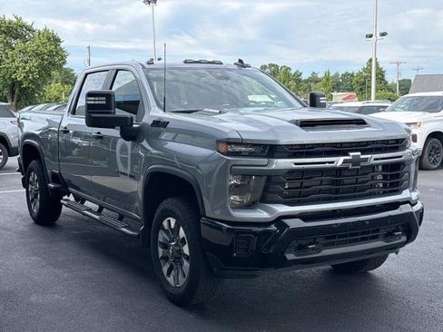 Used 2024 Chevrolet Silverado 2500 Custom w/ Custom Value Package AWD/4WD image 2