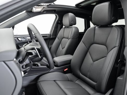 New 2025 Porsche Macan image 5