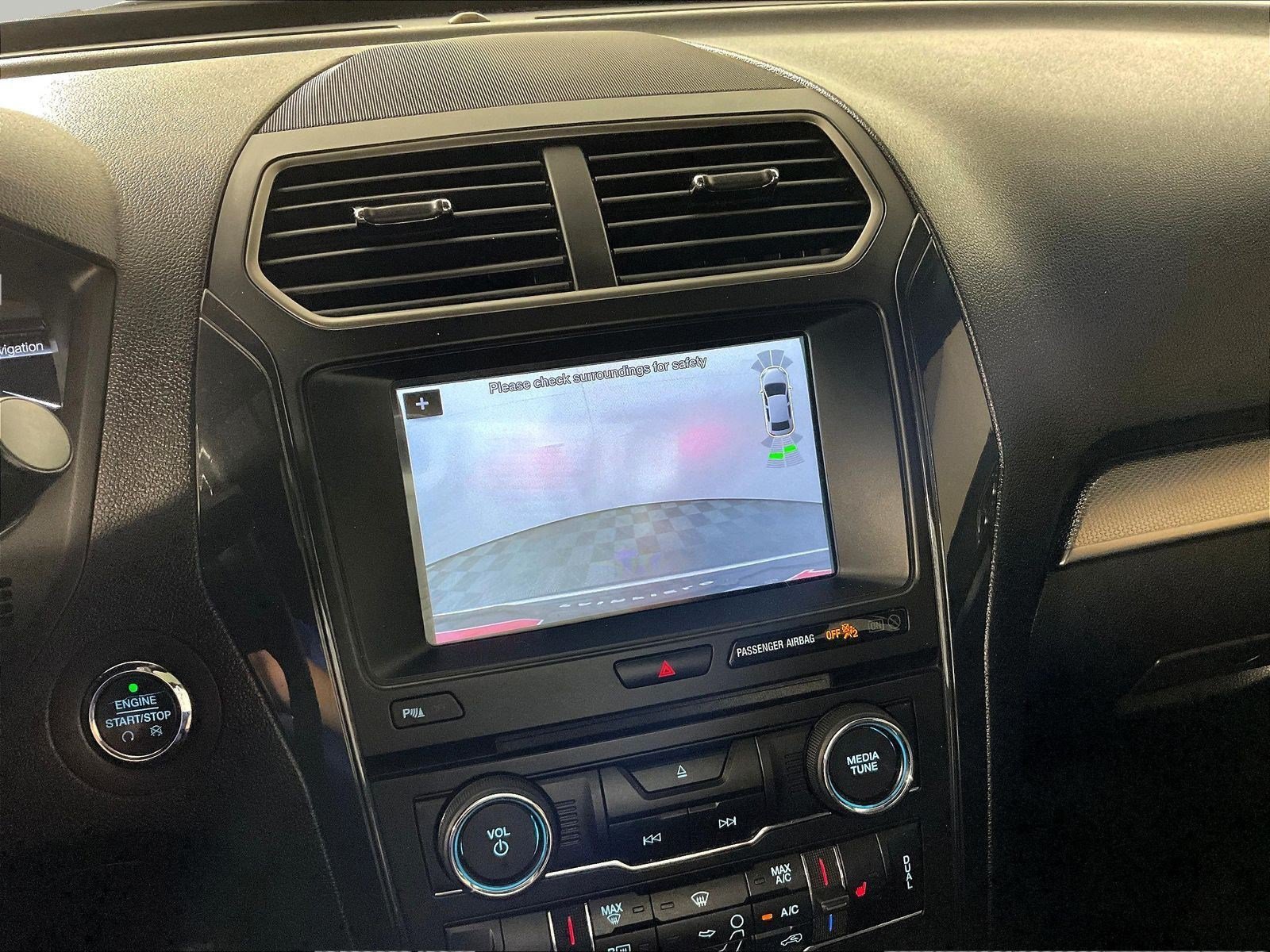 Used 2018 Ford Explorer XLT w/ Equipment Group 202A AWD/4WD image 14