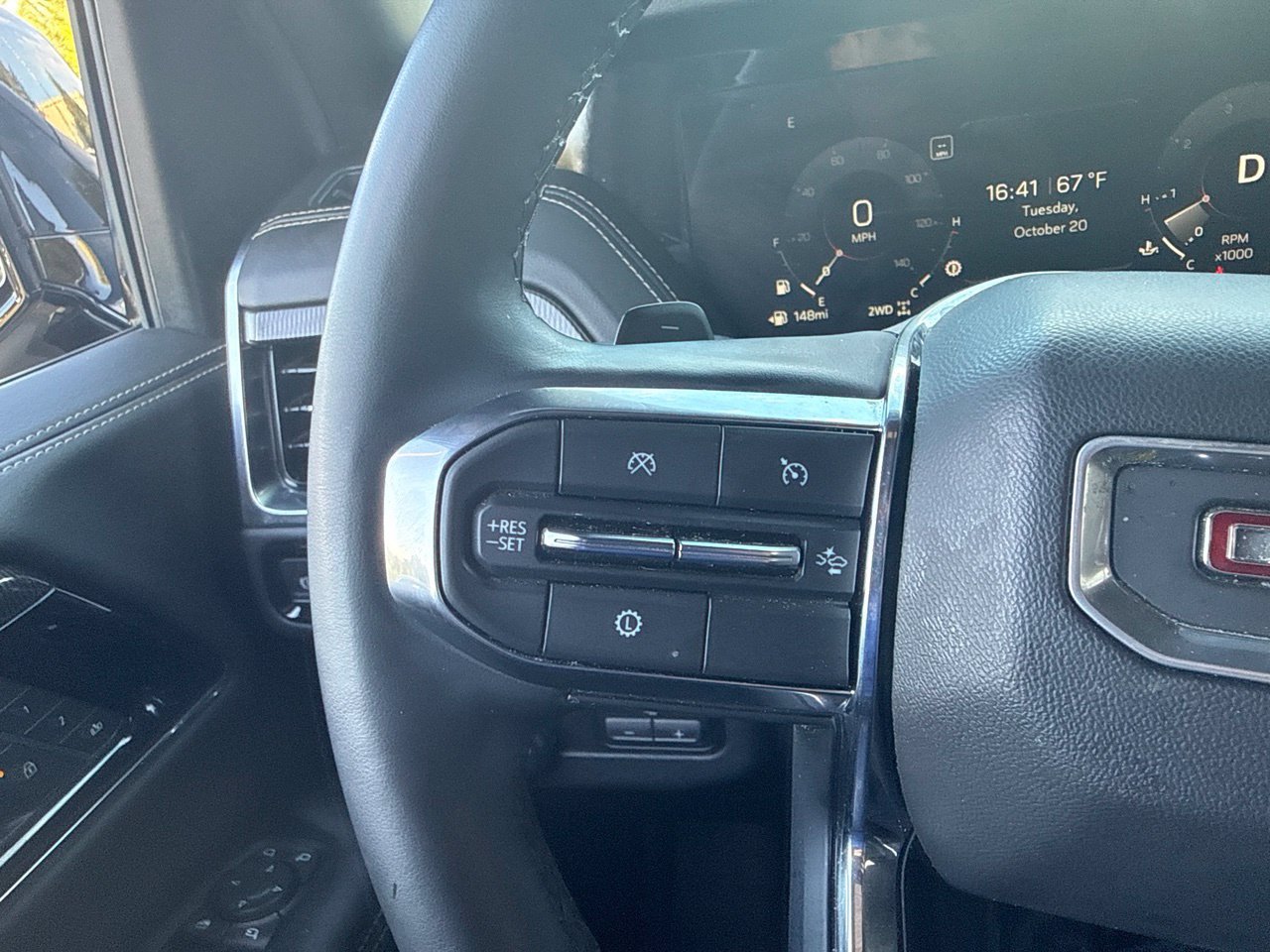 Used 2025 GMC Yukon XL Elevation w/ Elevation Premium Package AWD/4WD image 33