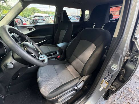 Used 2025 Kia Soul LX w/ LX Technology Package FWD image 34