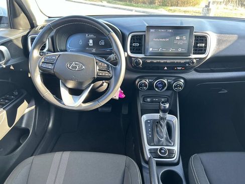 Used 2023 Hyundai Venue SEL image 16
