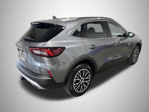 Used 2025 Ford Escape SE w/ Class II Trailer Tow Package image 5