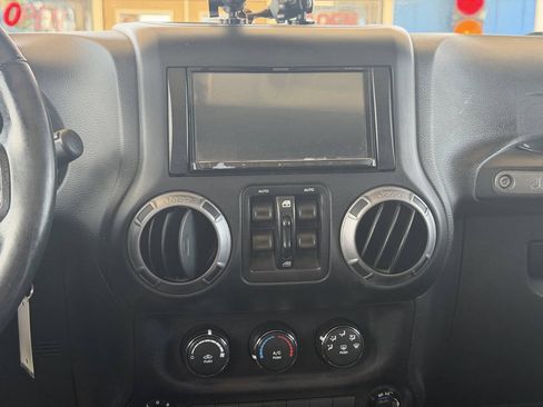 Used 2017 Jeep Wrangler Unlimited Sport w/ Quick Order Package 24S AWD/4WD image 16