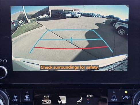 Used 2024 Toyota Highlander LE image 14