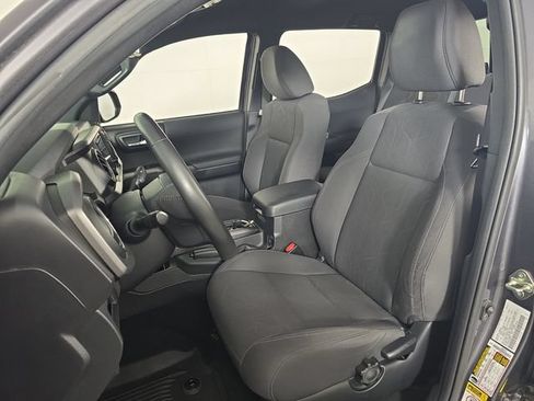 Used 2017 Toyota Tacoma TRD Sport w/ Tow Package (A/T) AWD/4WD image 24