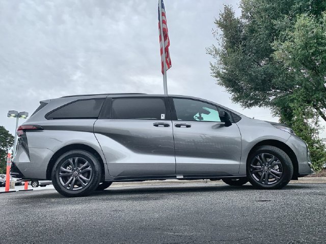 Used 2026 Toyota Sienna XSE AWD/4WD image 9