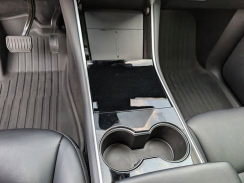 Used 2021 Tesla Model Y 2WD image 25