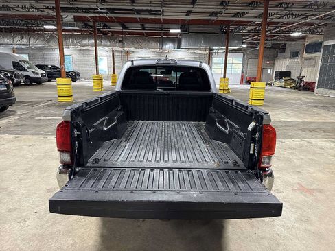 Used 2019 Toyota Tacoma SR5 AWD/4WD image 11