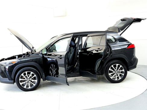 Used 2022 Toyota Corolla Cross XLE image 10