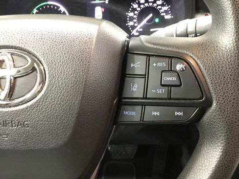 Used 2023 Toyota Sienna LE image 33