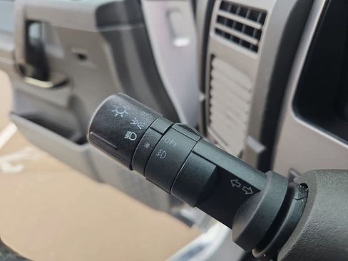 Used 2007 Nissan Titan SE image 25