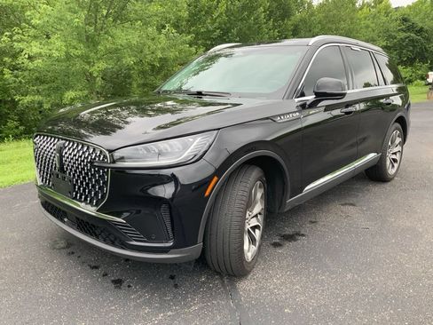 Used 2025 Lincoln Aviator Reserve AWD/4WD image 5