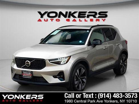 Used 2023 Volvo XC40 B5 Ultimate w/ Protection Package Premier image 1
