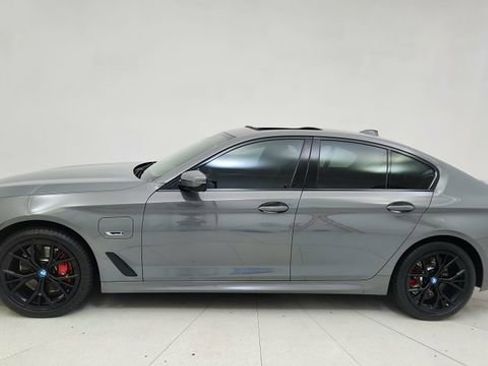 Used 2022 BMW 530e xDrive w/ Executive Package image 10