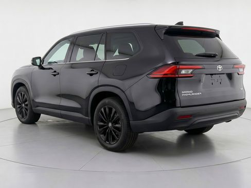 Used 2025 Toyota Highlander XSE AWD/4WD image 6