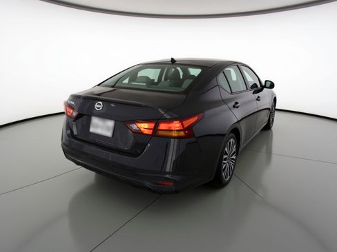 Used 2025 Nissan Altima 2.5 SV image 9