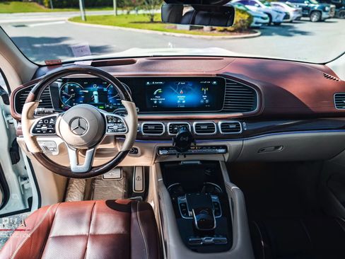 Used 2021 Mercedes-Benz Maybach GLS 600 4MATIC image 14