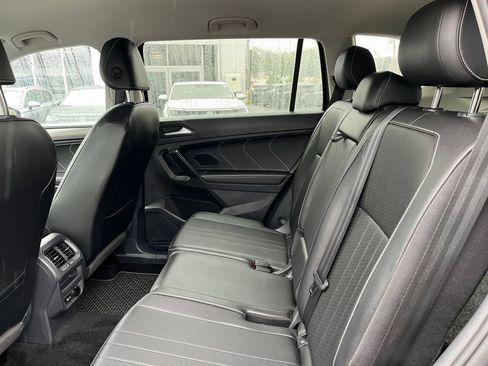 Used 2023 Volkswagen Tiguan SE AWD/4WD image 21