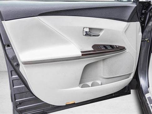 Used 2011 Toyota Venza image 12