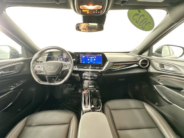 Used 2025 Chevrolet Trax RS w/ Sunroof Package FWD image 11