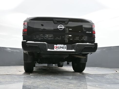Used 2025 Nissan Frontier SV image 40