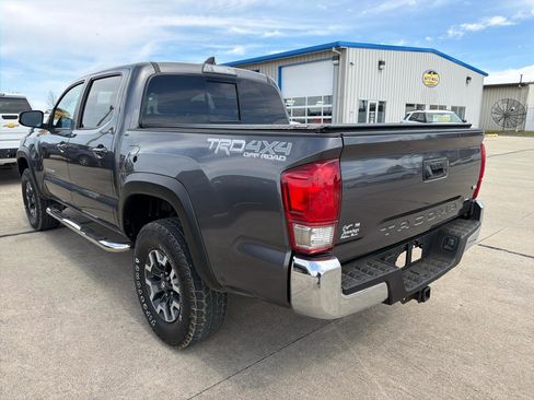 Used 2017 Toyota Tacoma TRD Off-Road w/ Tow Package (A/T) image 16