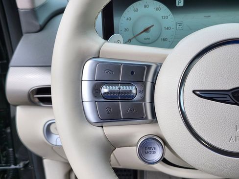 Used 2025 Genesis GV60 Advanced image 32