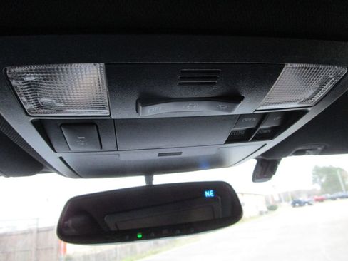 Used 2017 Toyota Tacoma Limited image 38