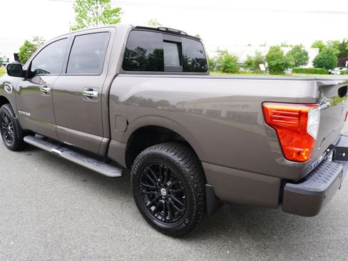 Used 2017 Nissan Titan SL AWD/4WD image 5