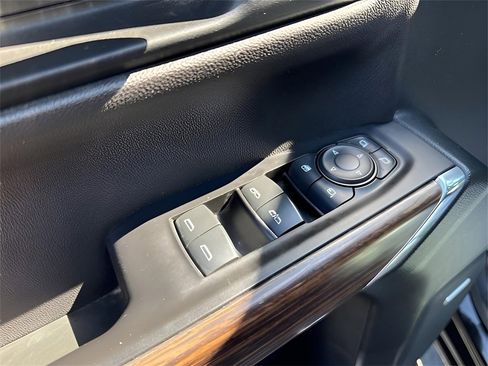 Used 2019 Chevrolet Silverado 1500 High Country w/ Technology Package image 21