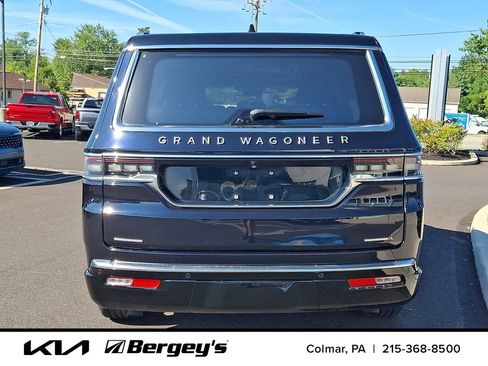 Used 2023 Jeep Grand Wagoneer Series III w/ Rear Seat Video Group 1 AWD/4WD image 6