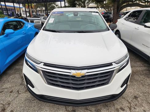 Used 2024 Chevrolet Equinox LS image 2