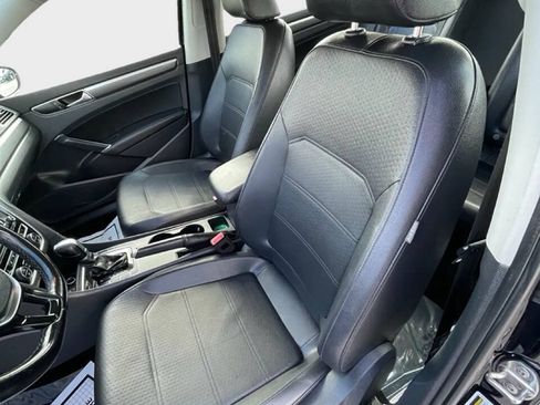 Used 2018 Volkswagen Passat 2.0T R-Line FWD image 10