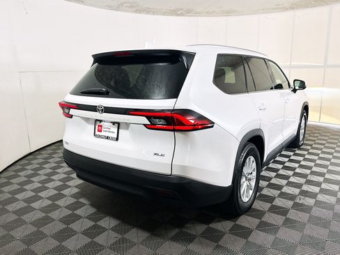 Certified 2025 Toyota Grand Highlander FWD image 3