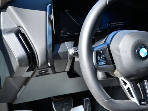 Used 2025 BMW X3 xDrive30i image 11