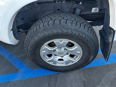 Used 2015 Toyota Tacoma PreRunner w/ SR5 Package RWD image 29