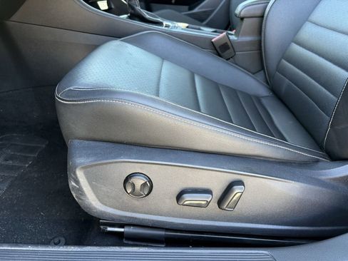 Used 2021 Volkswagen Jetta SE w/ SE Cold Weather Package image 13