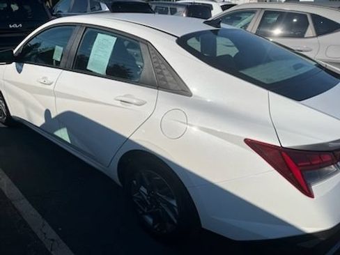 Used 2026 Hyundai Elantra Hybrid FWD image 3