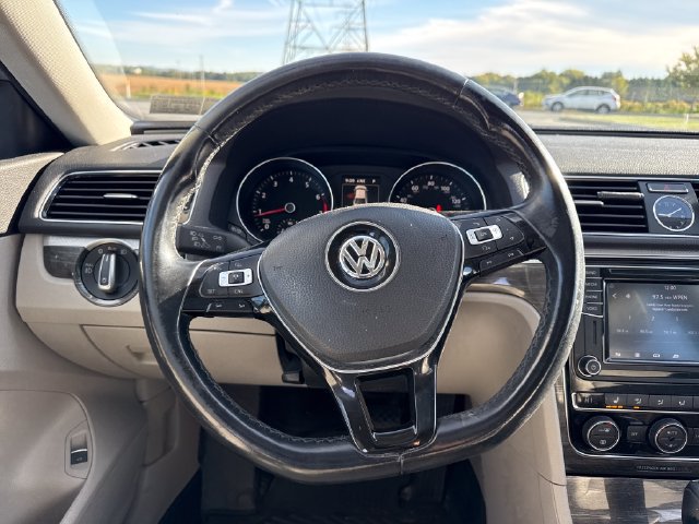 Used 2017 Volkswagen Passat 1.8T SE FWD image 21